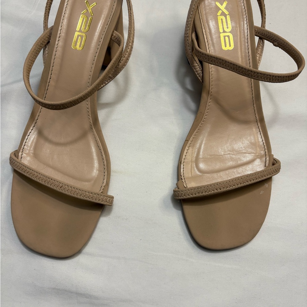 X2B Dindy-1N Tan Minimalist Sandals with Ankle Straps Low Block heels . Size 7.5